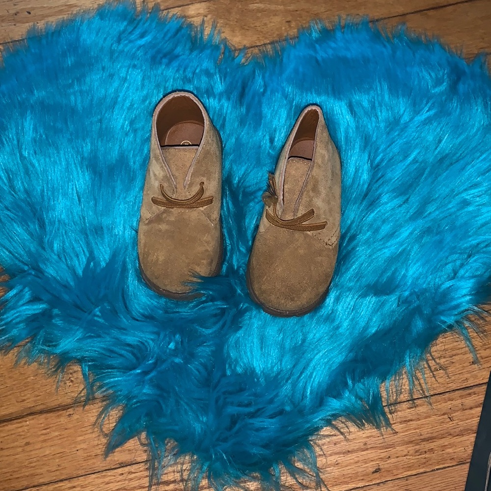 Soft butter tan kids dress shoe. Great for casual or dress wear.